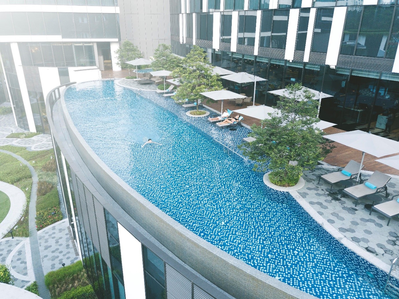 NOVOTEL SINGAPORE ON STEVENS SHINES AT THE 2025 LUXE GLOBAL AWARDS