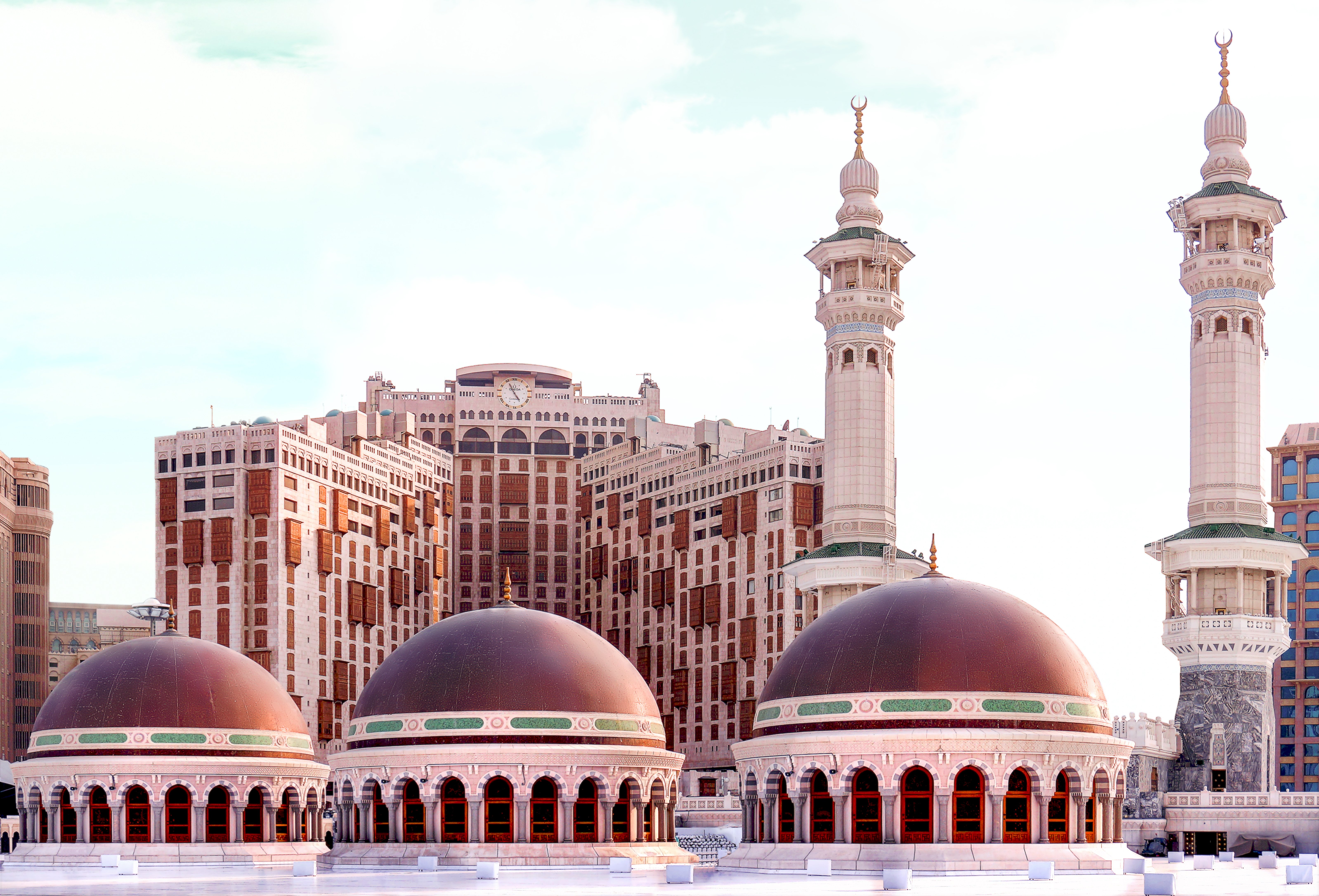 MAKKAH HOTEL & TOWERS SOLIDIFY THEIR LUXURY OFFERING WITH 2023 LUXE GLOBAL NOMINATION