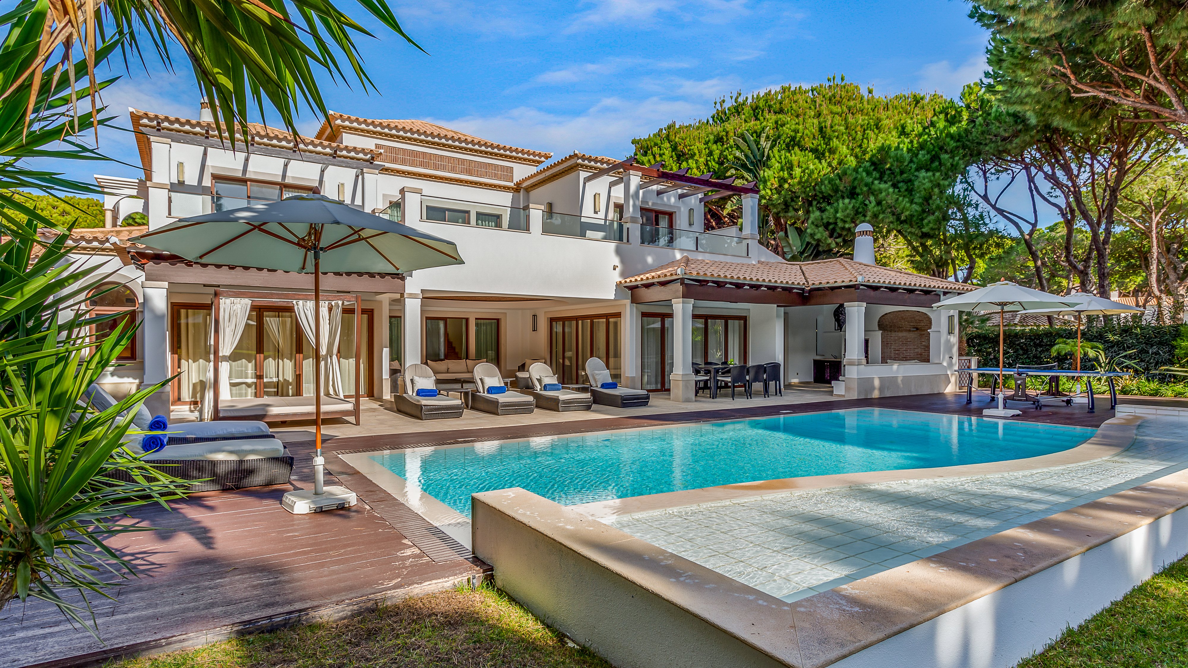 Pine Cliffs, A Luxury Collection Resort, Nominated for 2025 LUXE Global Awards